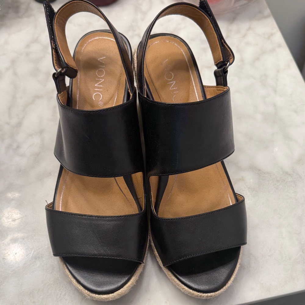 Vionic Women's Black Leather Sandals